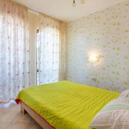 Aparthouse Paradise Bay Apartament *