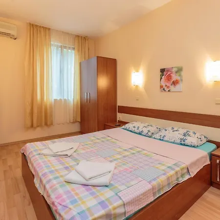 Aparthouse Paradise Bay