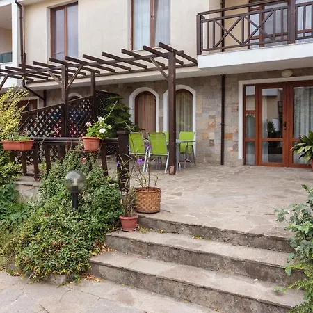 Aparthouse Paradise Bay