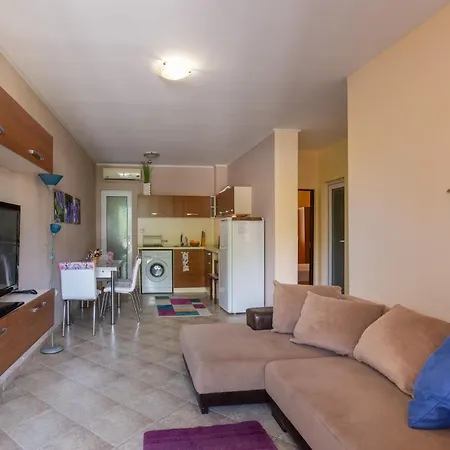 Aparthouse Paradise Bay Szozopol