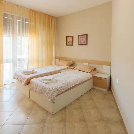 Aparthouse Paradise Bay Szozopol
